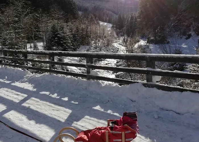 Christina 1 By Smr Near Gondola * 劳里斯