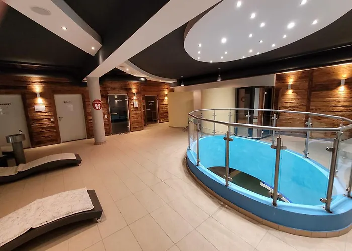 Christina 1 By Smr Near Gondola 劳里斯